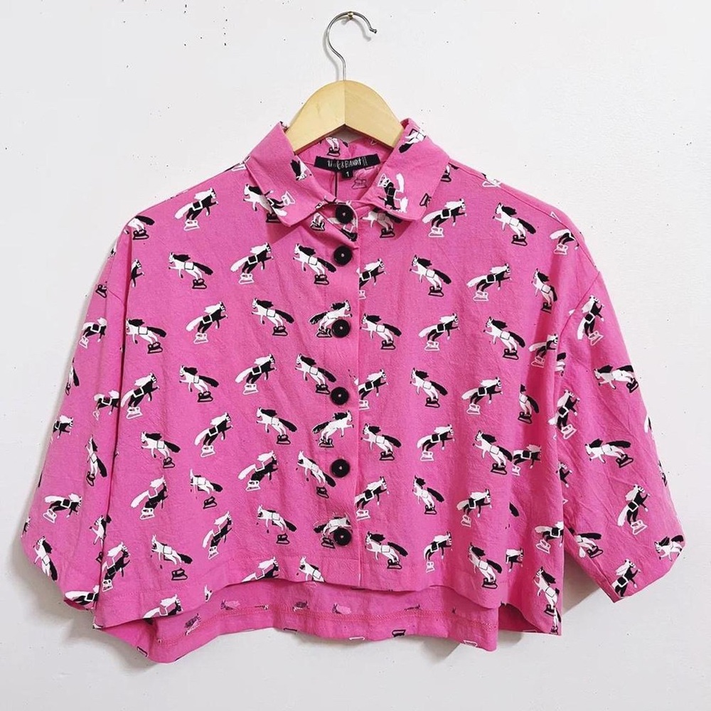 Thief and Bandit Magenta Trophy Cropped Crêpe Button Up